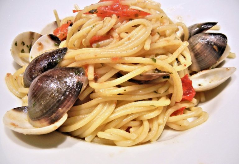 Linguine eoliane con le vongole: una ricetta doc